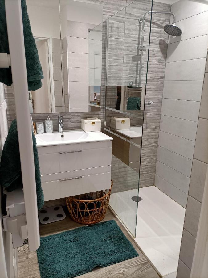 Appartement Proche Mer Avec Terrasse Et Jardin Privatif Hyeres Luaran gambar