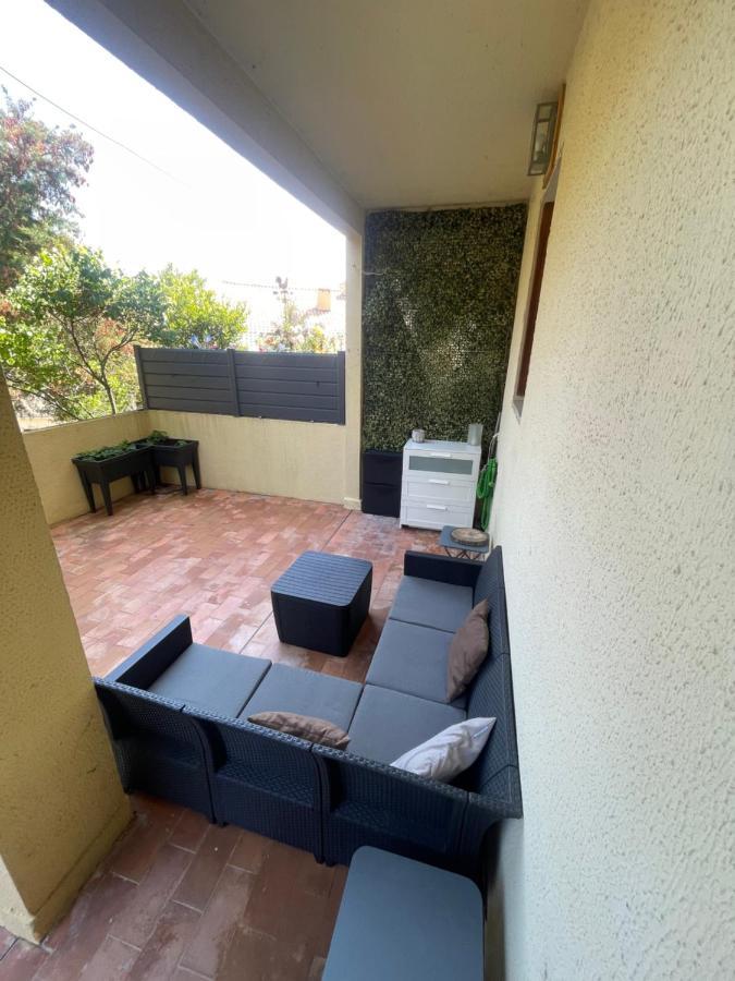Appartement Proche Mer Avec Terrasse Et Jardin Privatif Hyeres Luaran gambar