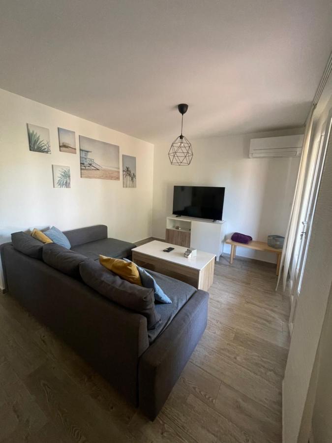 Appartement Proche Mer Avec Terrasse Et Jardin Privatif Hyeres Luaran gambar