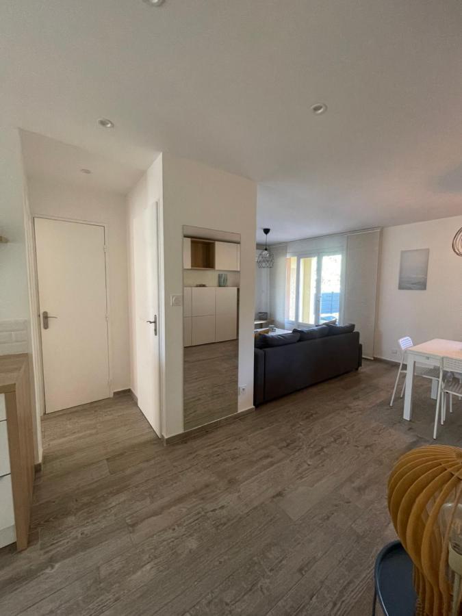Appartement Proche Mer Avec Terrasse Et Jardin Privatif Hyeres Luaran gambar